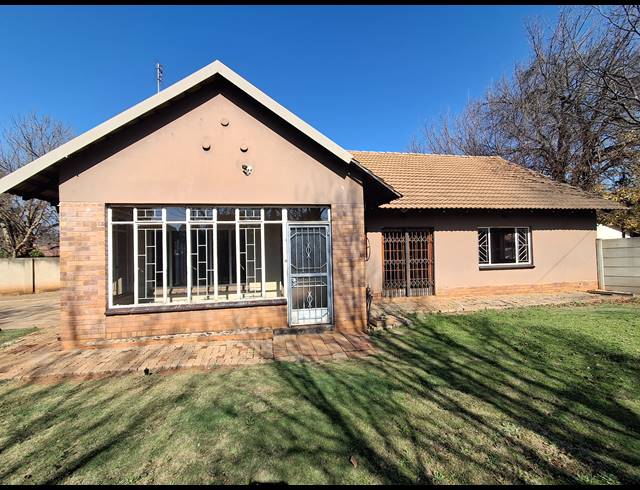 3 BEDROOM FREESTANDING FOR SALE IN STILFONTEIN EXT 4